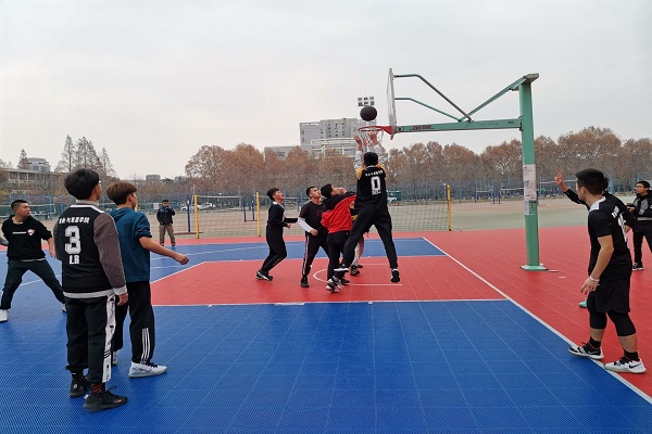 b27a32bd7cbc404d89493e968628cedd.jpg 比赛现场.jpg