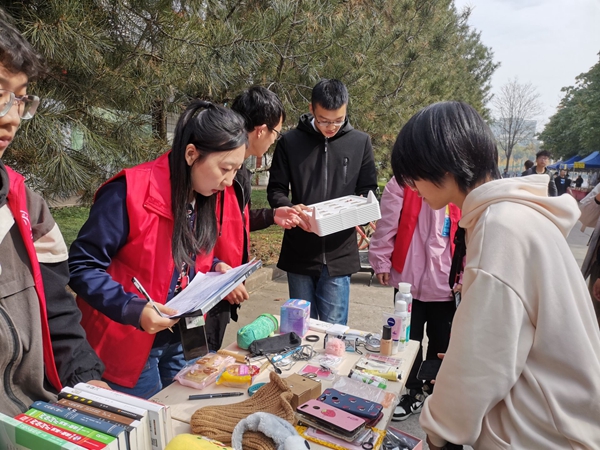 6df16aa2d6f849abb373d3418373951a.jpg 爱心义卖购买人询问.jpg